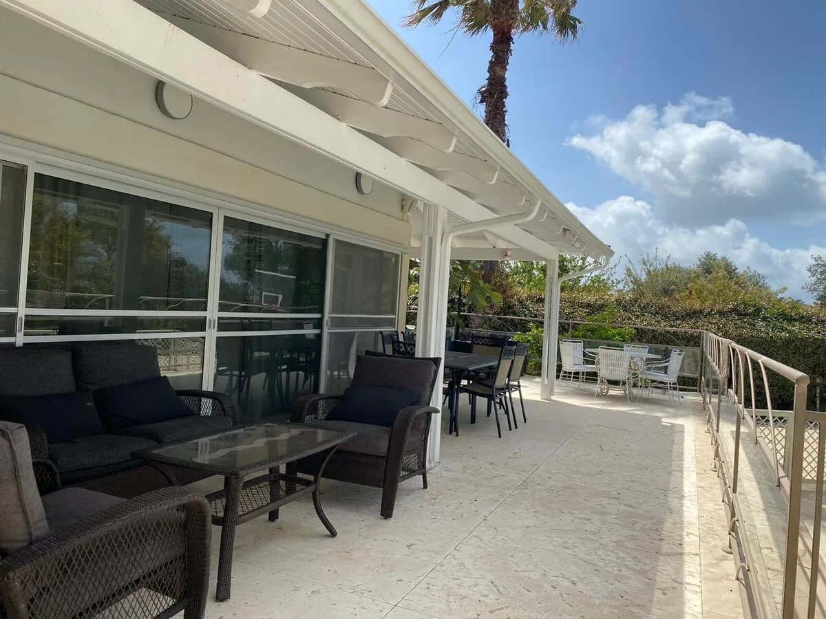Kosher 6 BR Villa 5 min Away from the Beach photo 2