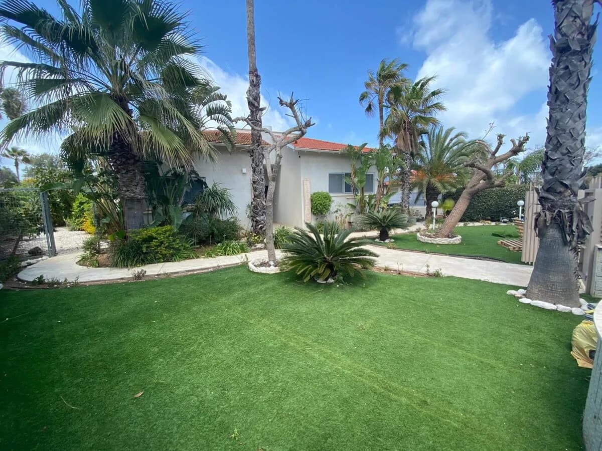 Kosher 6 BR Villa 5 min Away from the Beach photo 3