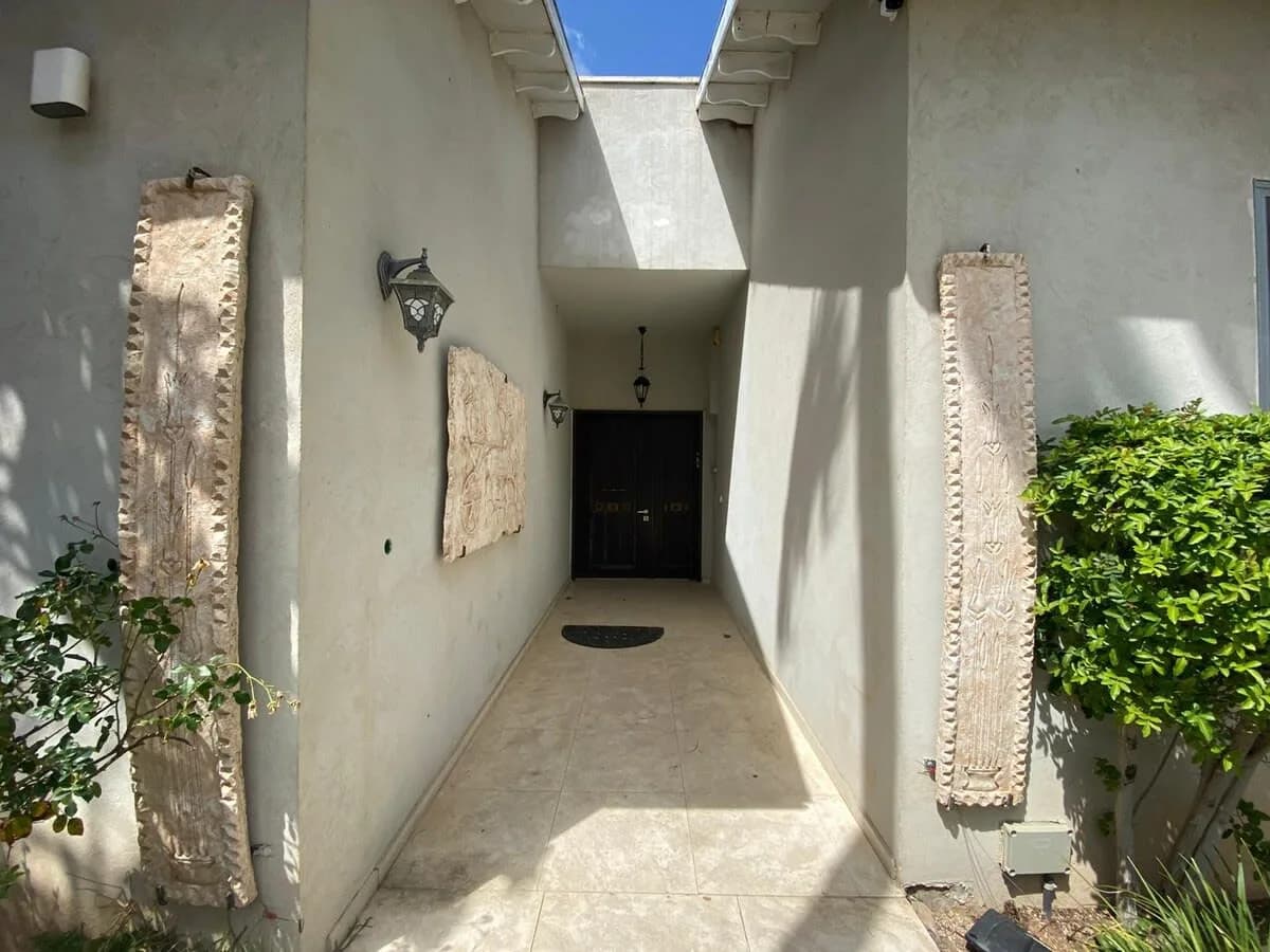 Kosher 6 BR Villa 5 min Away from the Beach photo 4
