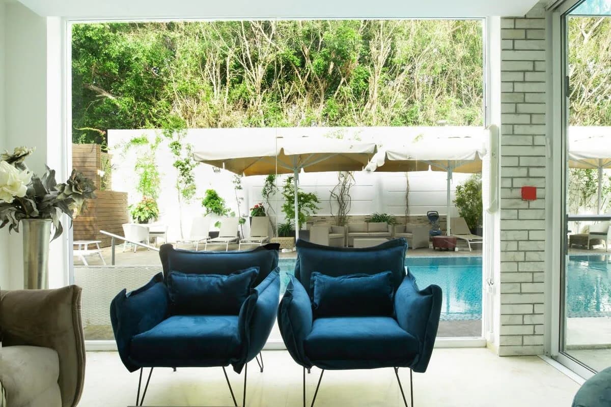 Outstanding Villa with Heated Swimming Pool photo 5