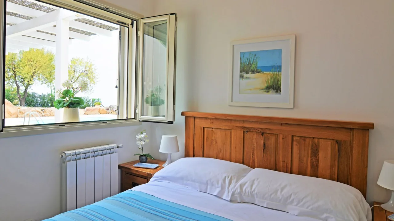 Dazzling Contemporary Villa Overlooking the Sea photo 2