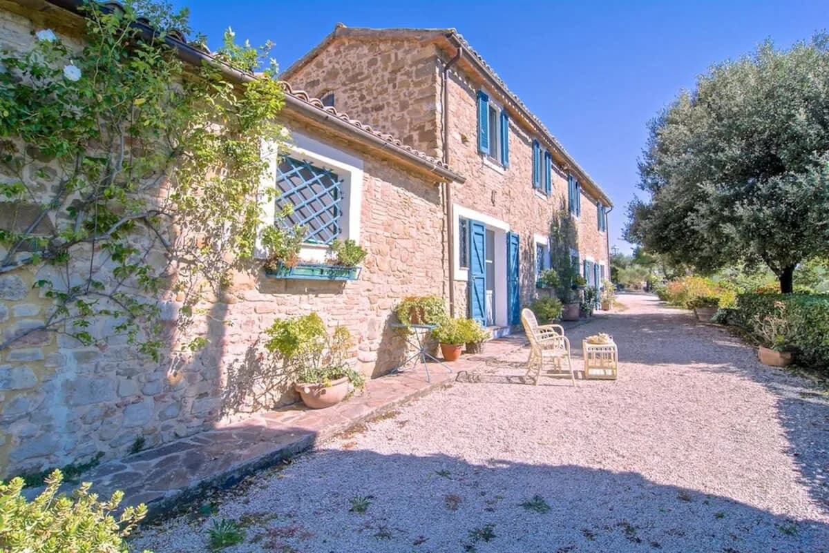 Adorable Posh Villa Overlooking Umbrian Hills photo 4