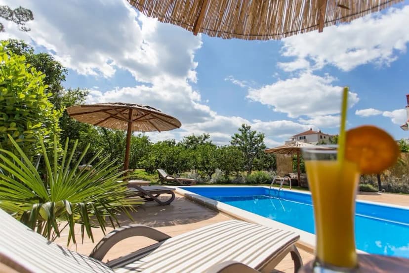 Unique Villa near Gabine Waters