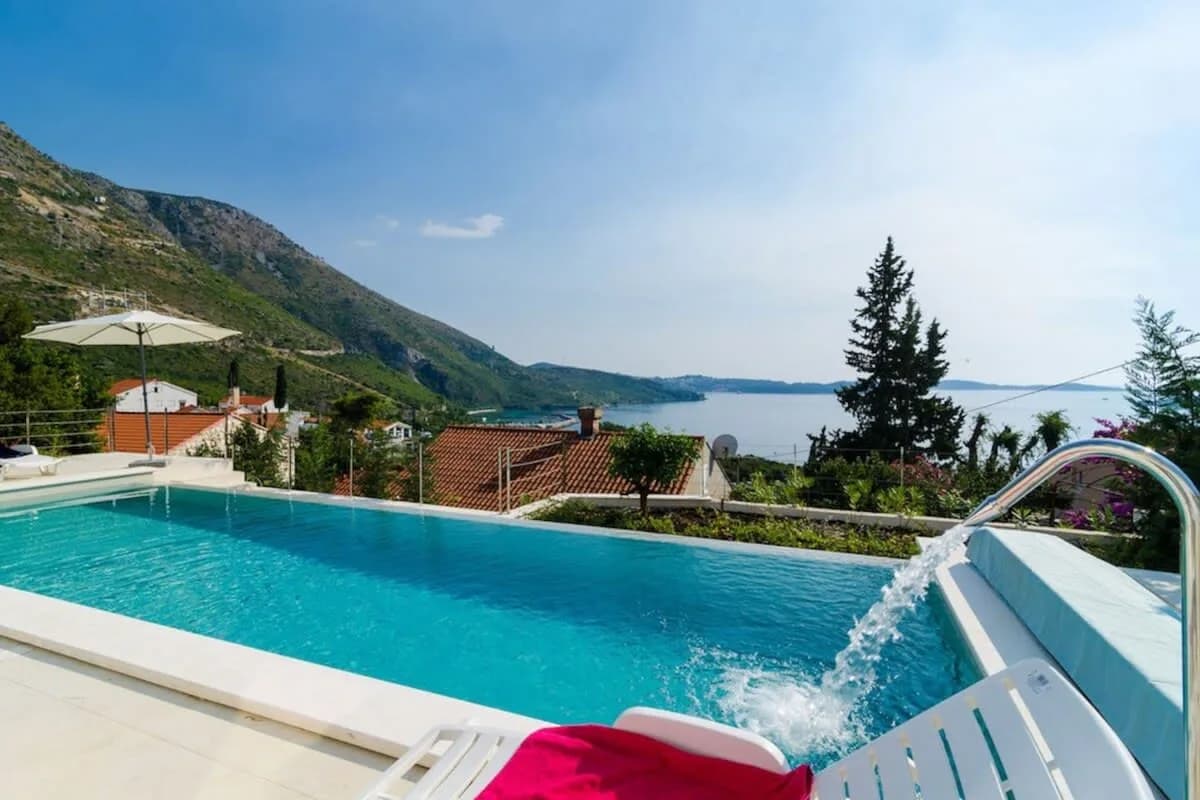 Vast Sterling Villa near Orphee Beach