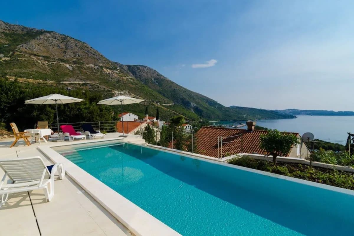 Vast Sterling Villa near Orphee Beach photo 2