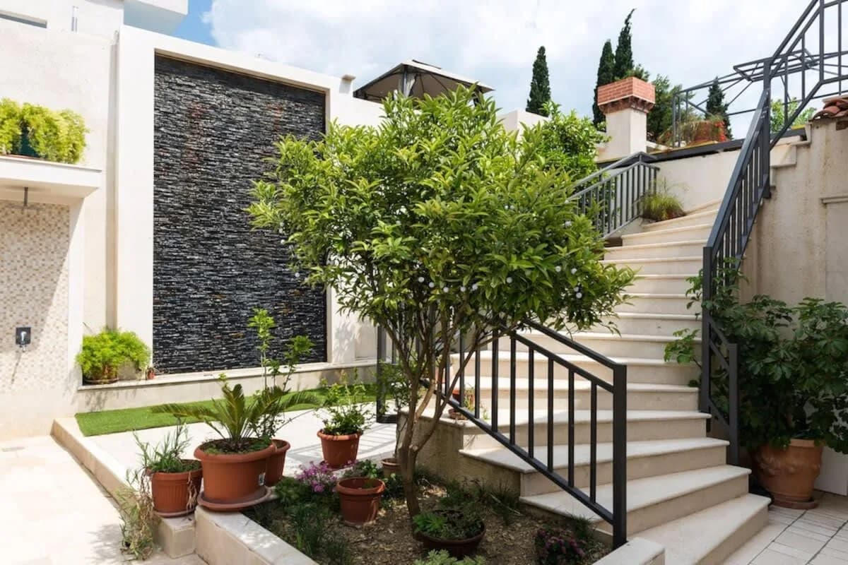 Shining Light Villa with Spa Centre photo 2