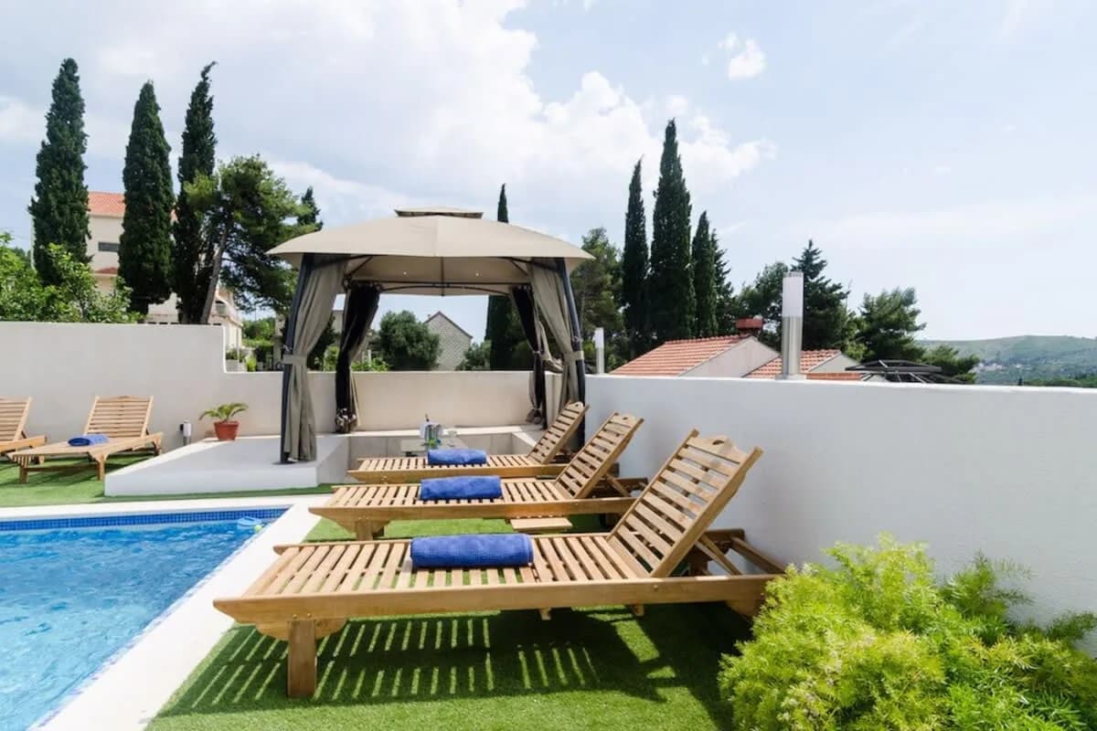 Shining Light Villa with Spa Centre photo 3