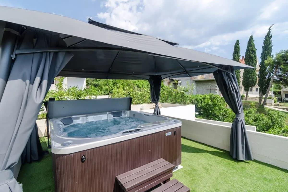 Shining Light Villa with Spa Centre photo 4