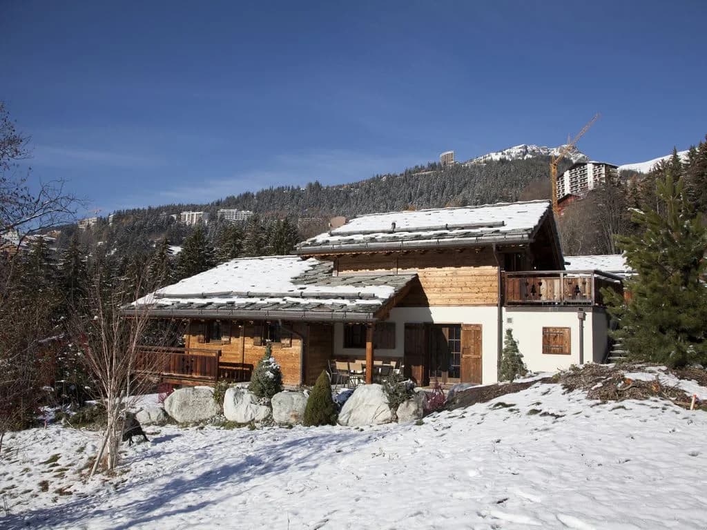 Chalet With Jacuzzi In Stunning Location
