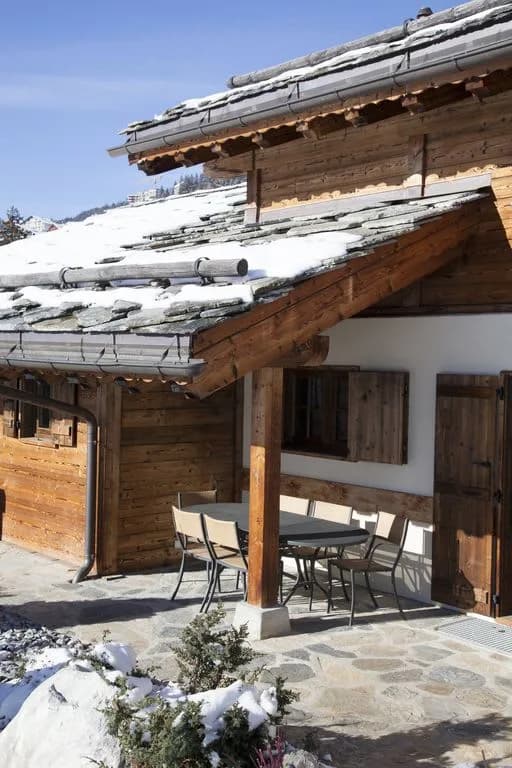 Chalet With Jacuzzi In Stunning Location photo 2