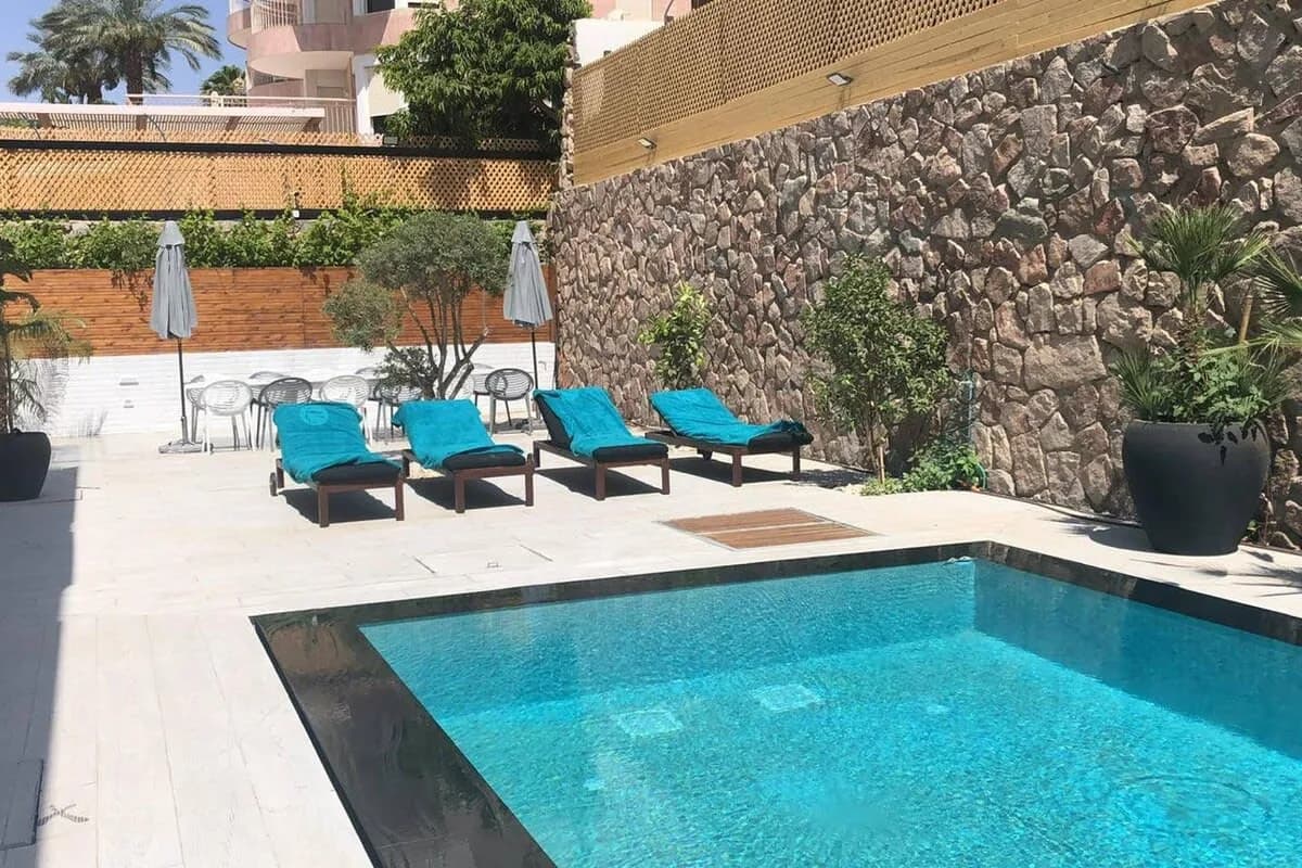Dazzling Villa Built in Contemporary Style