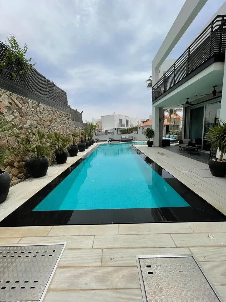Dazzling Villa Built in Contemporary Style photo 4