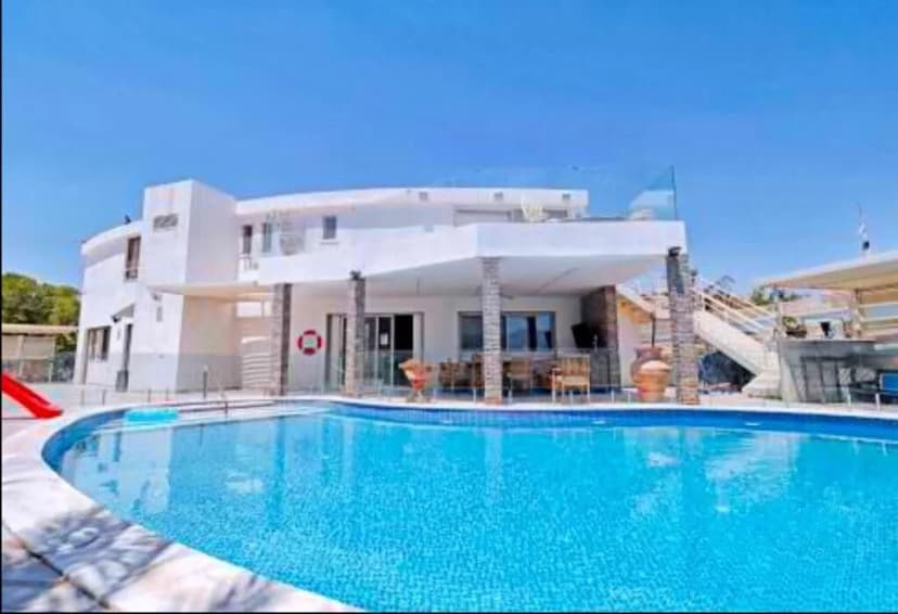 Family Holiday Villa with Pool and Big Garden
