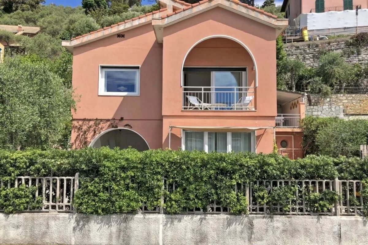 Earth's Beautiful Villa near the Shore and Centre