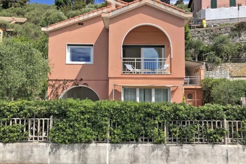 Earth's Beautiful Villa near the Shore and Centre