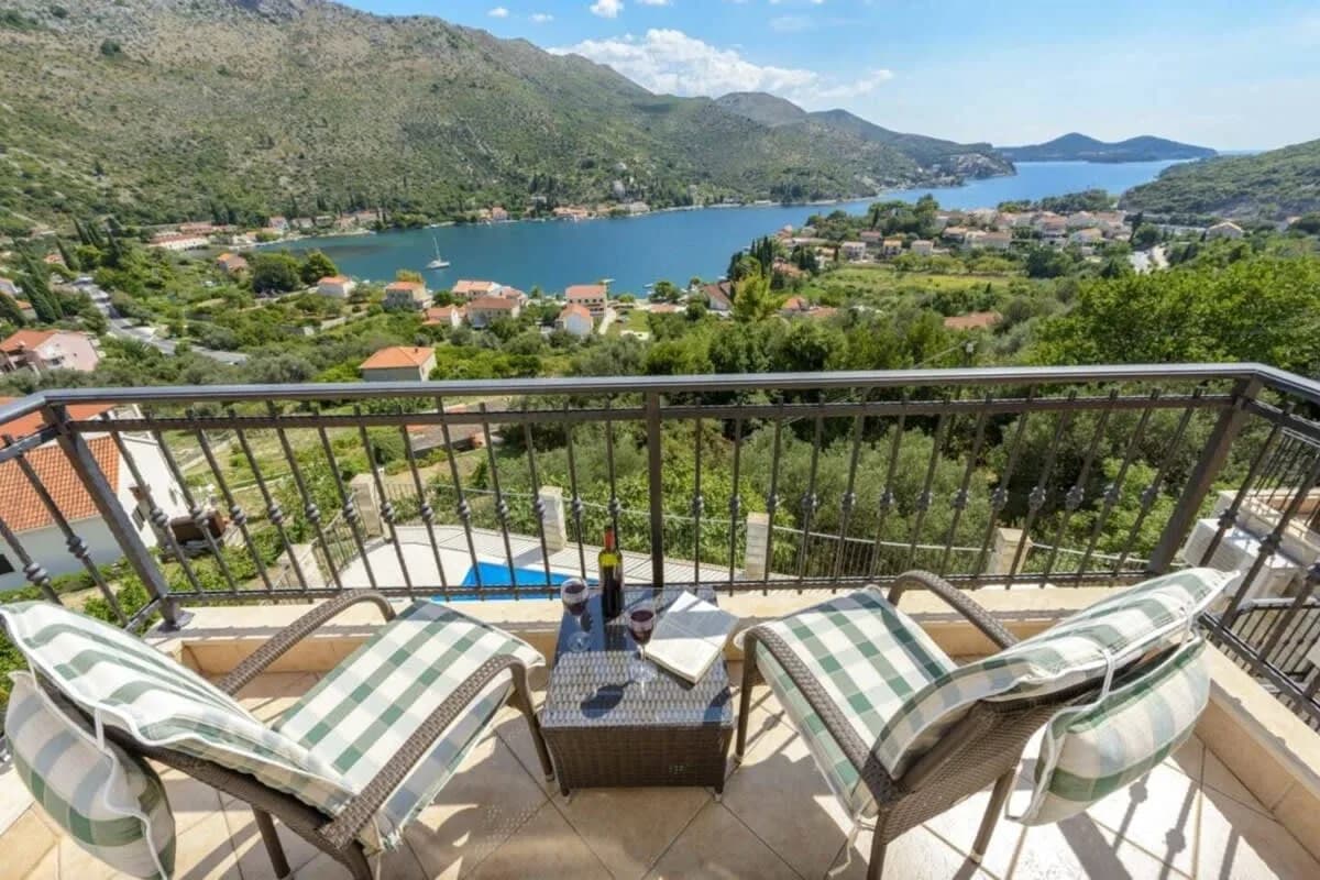 Quiet Family Villa with a View of the Bay of Zaton photo 2