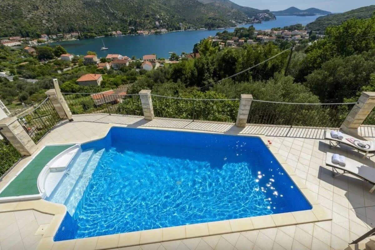 Quiet Family Villa with a View of the Bay of Zaton photo 3