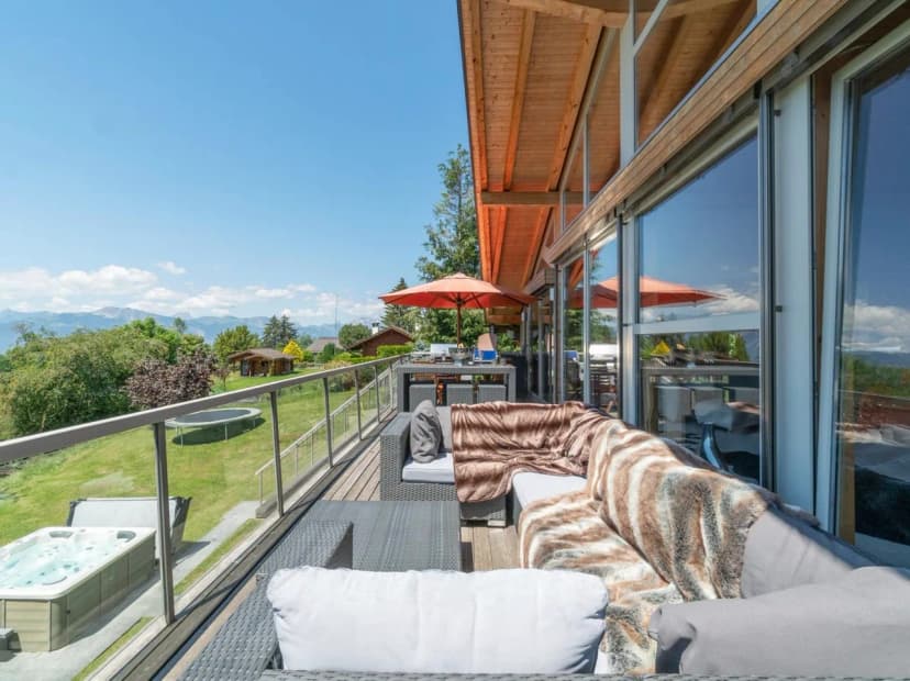 Luxury Ski Chalet with Gym and Jacuzzi
