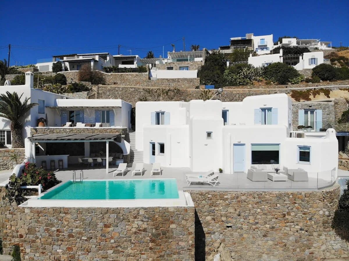 Marvelous 6 BR Villa Overlooking the Psarou Bay photo 3