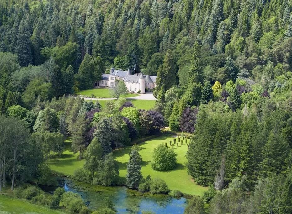 Bornial Style Mansion with Entertainment Facility photo 4