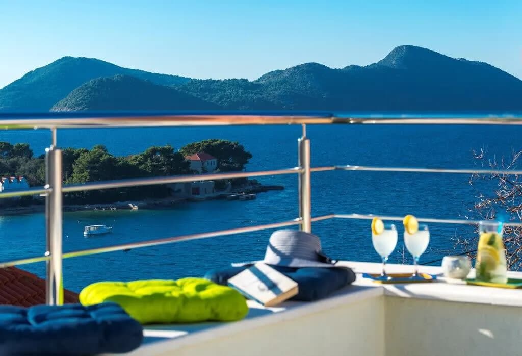 Posh Hills Villa with Open Terrace and Sea Views photo 2