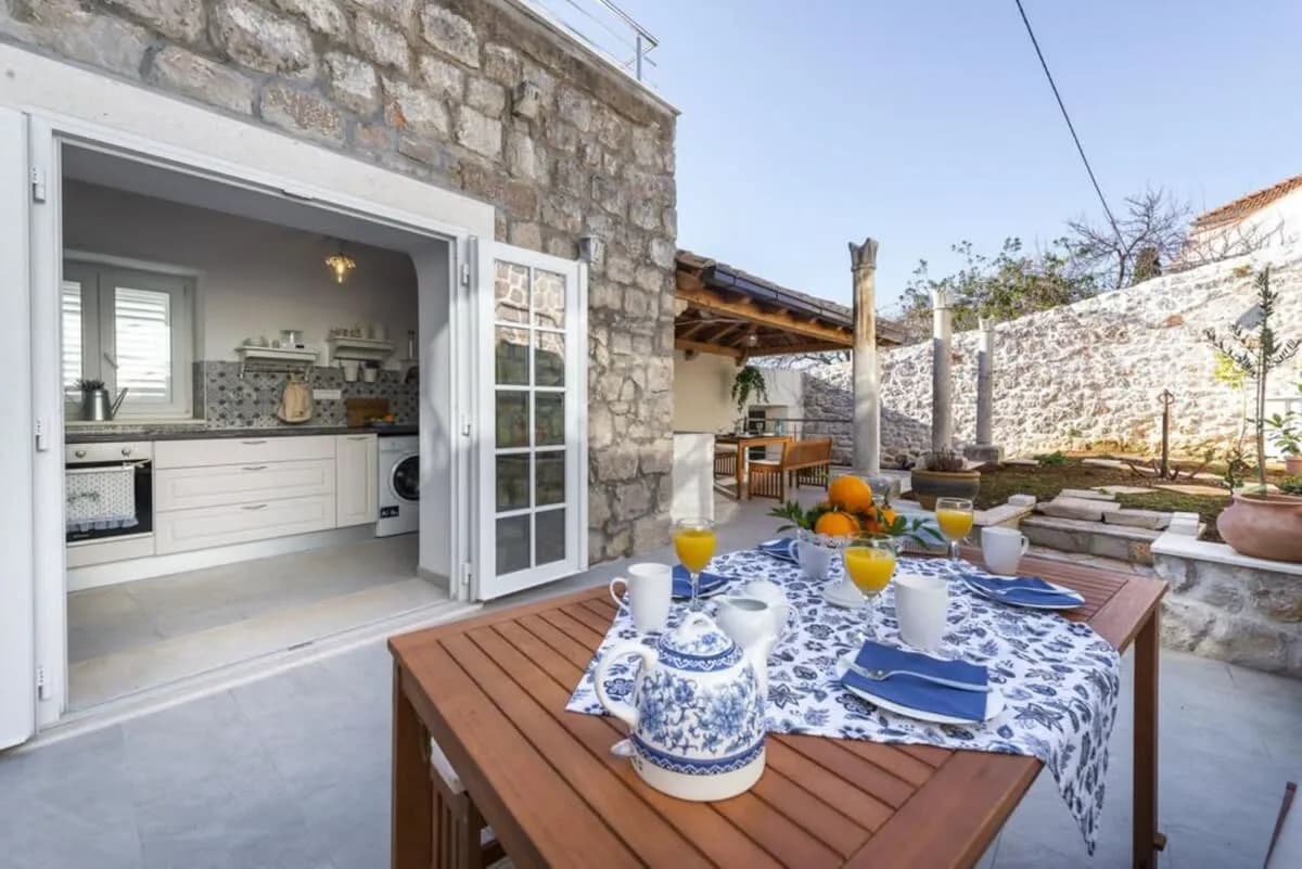 Posh Hills Villa with Open Terrace and Sea Views photo 3
