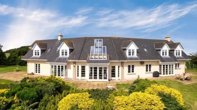 The View Hills House facing the Fourth Estuary