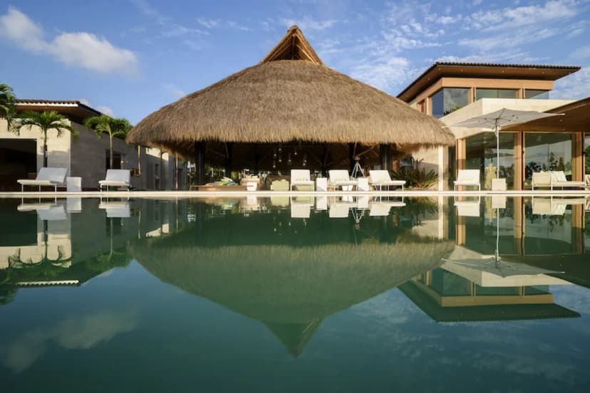 Surfer's Dream Villa closely Integrated with Nature