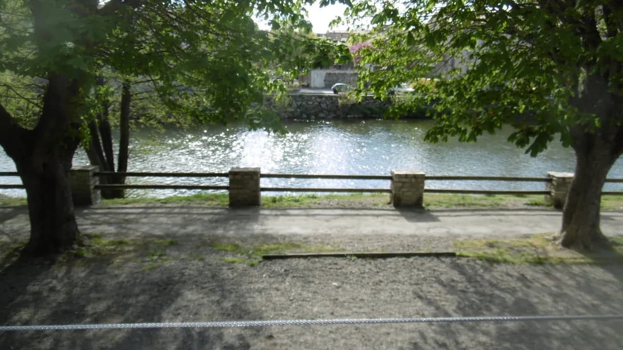 Spacious Garden Four Bedroom Apartment in Limoux photo 3