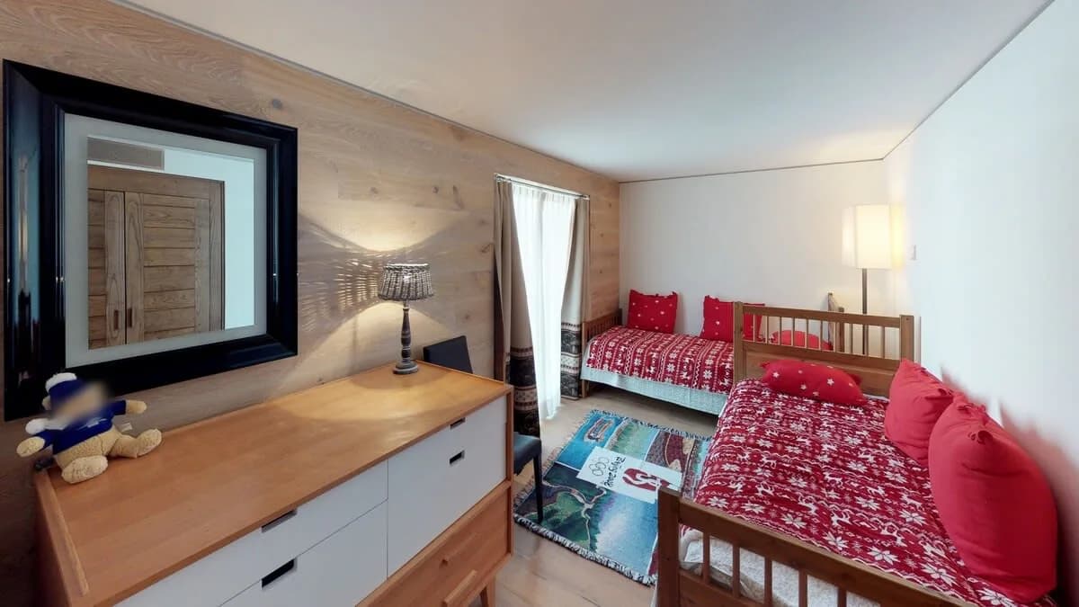 Modern Luxury Apartment Ideally Located photo 3