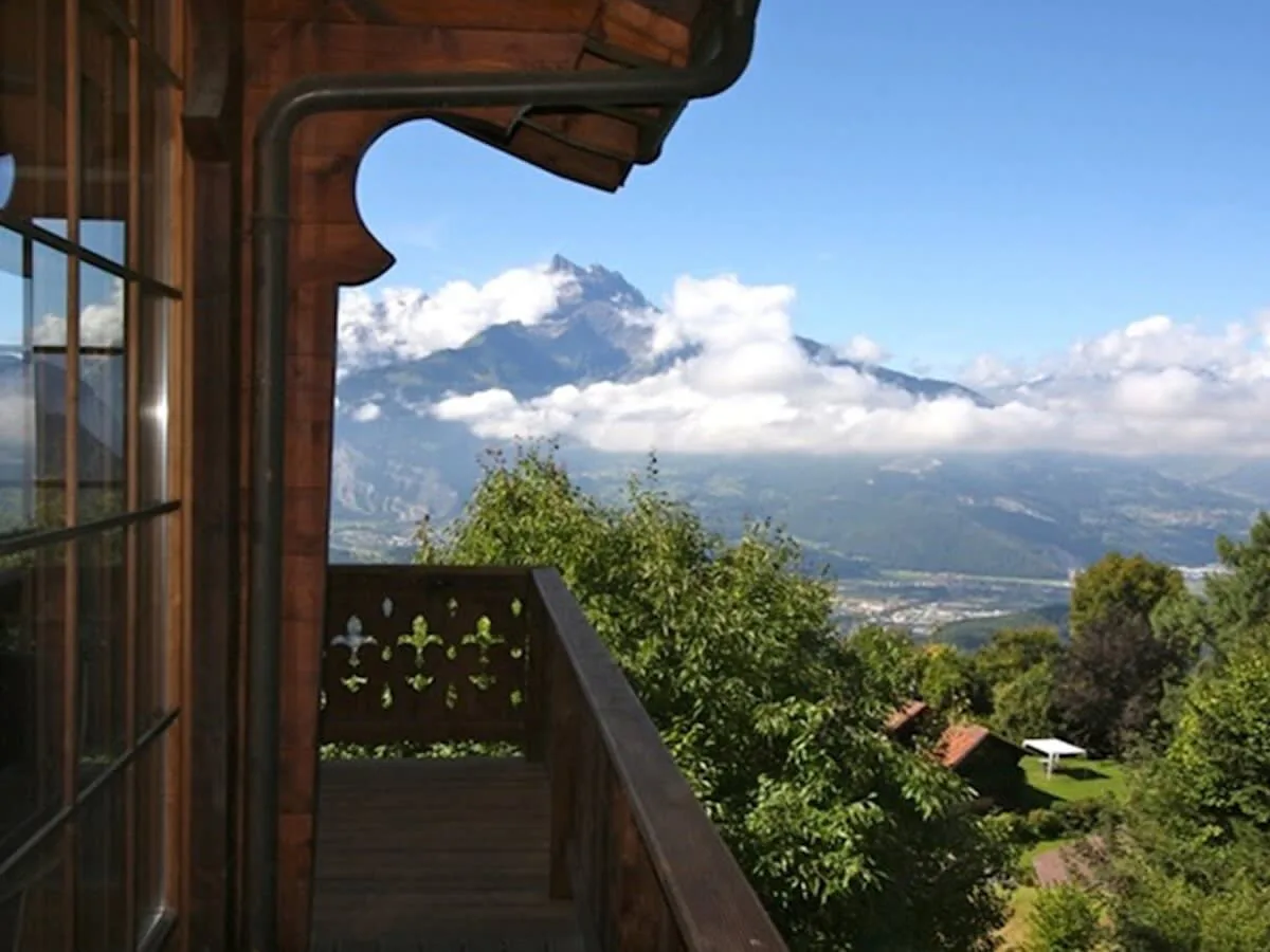 Sunny Chalet Perfect for Peaceful Getaway