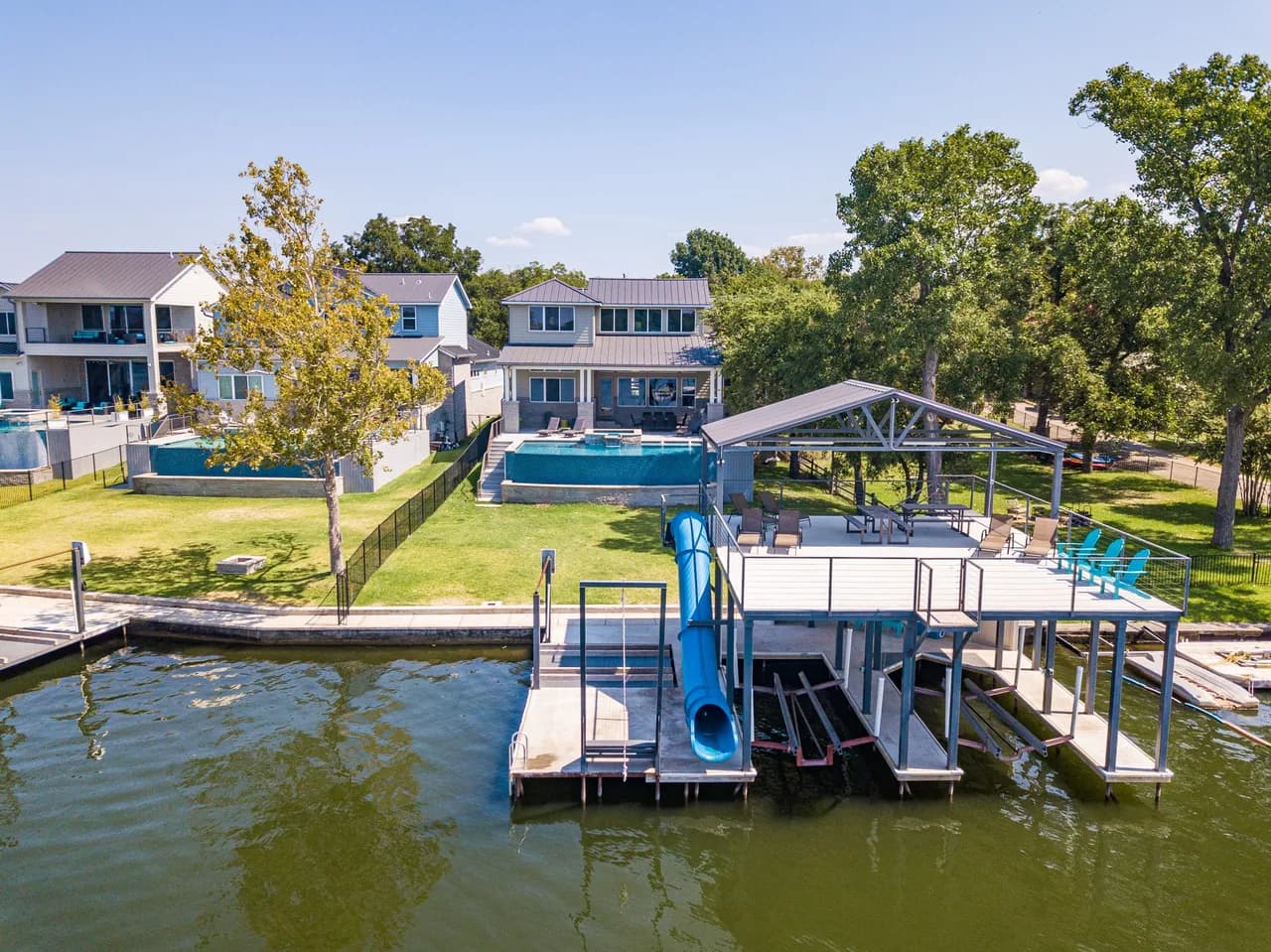 Lakeside Five Bedroom Villa in Kingsland