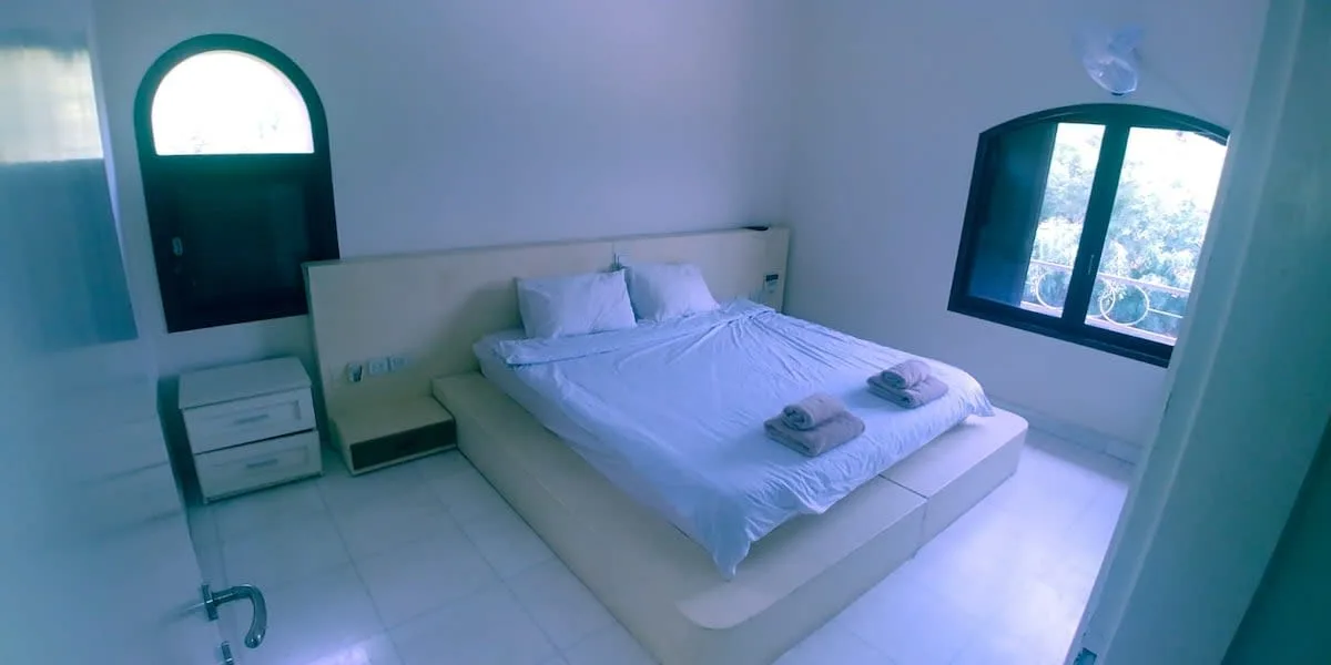 Delightful Villa with Pool & Close Beach Access photo 3