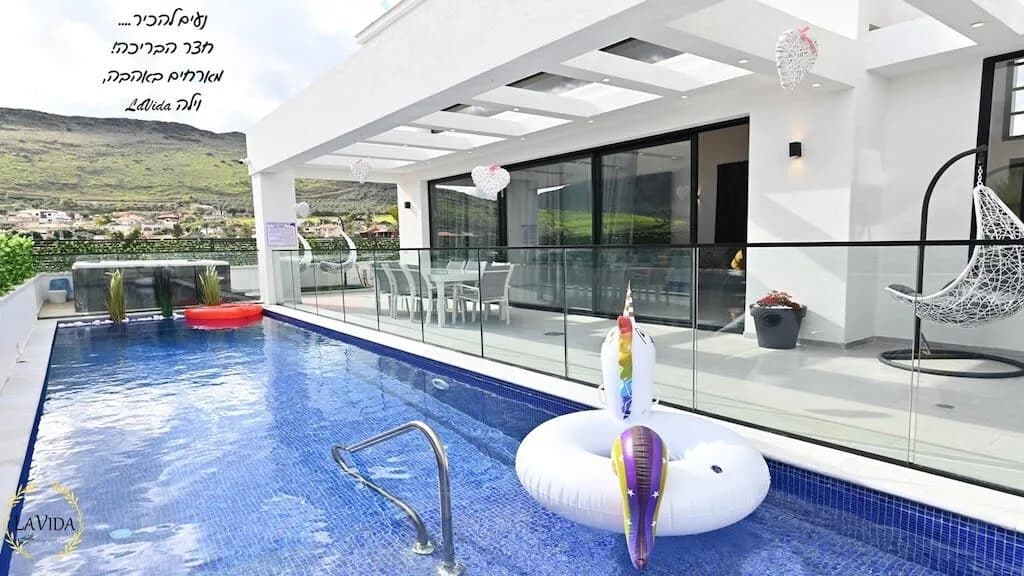 Elegant Living Villa in Town of Migdal photo 4