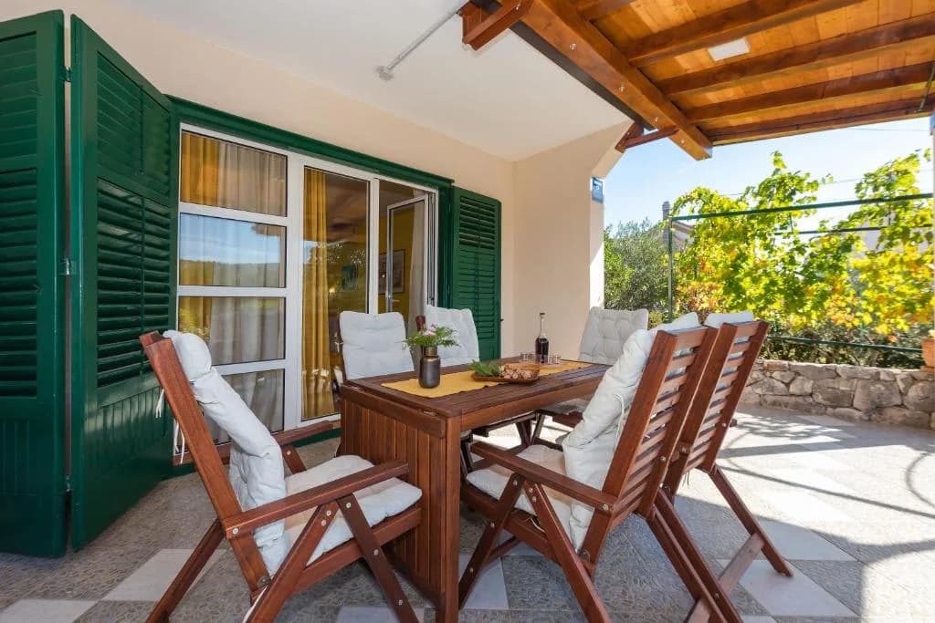 Beautiful Seasons Villa with Fresh Garden photo 3