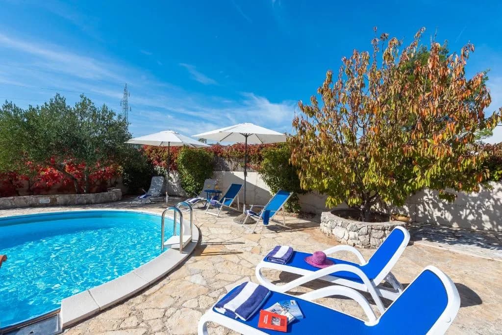 Beautiful Seasons Villa with Fresh Garden photo 4