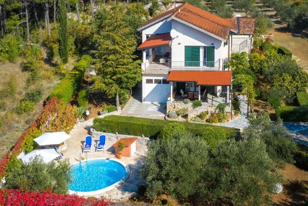 Beautiful Seasons Villa with Fresh Garden photo 5