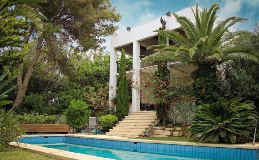 Peaceful Villa with Heated Pool in Magical Setting