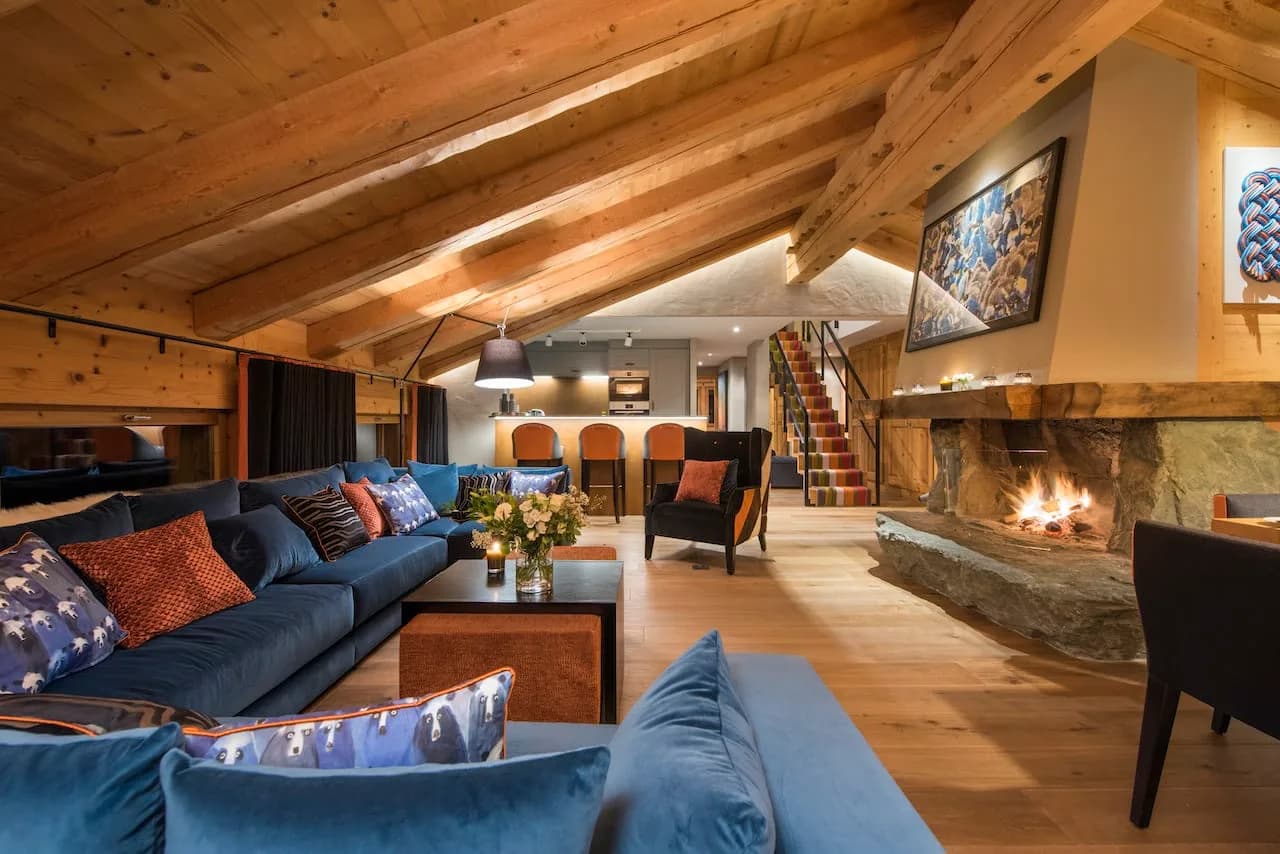 Elegant Chalet with Stunning Mountain Views photo 2