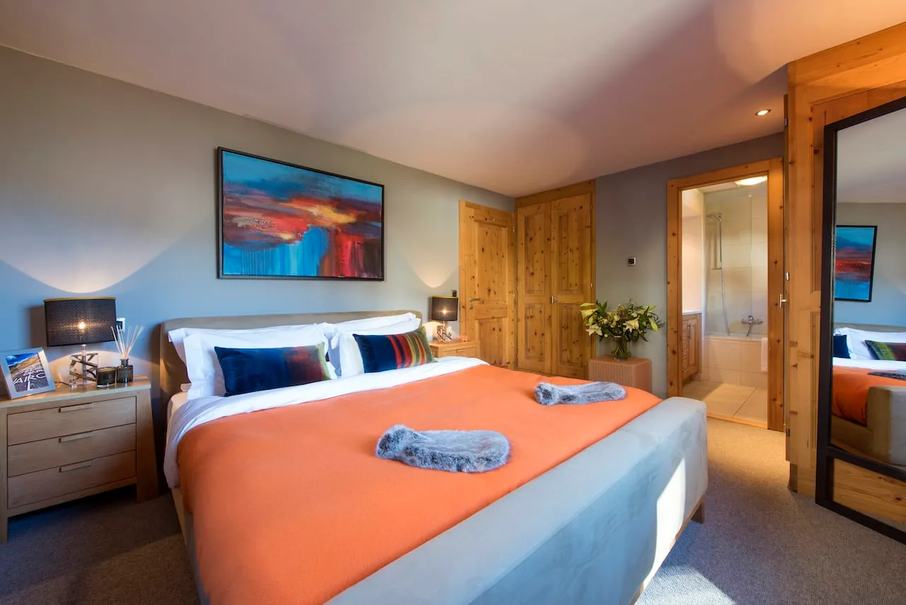 Elegant Chalet with Stunning Mountain Views photo 3