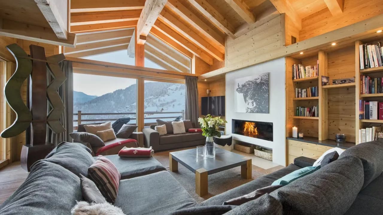 Expansive Chalet photo 2