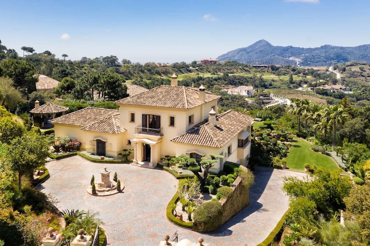 Prime Elegant Villa in Spain's Private Residences photo 2