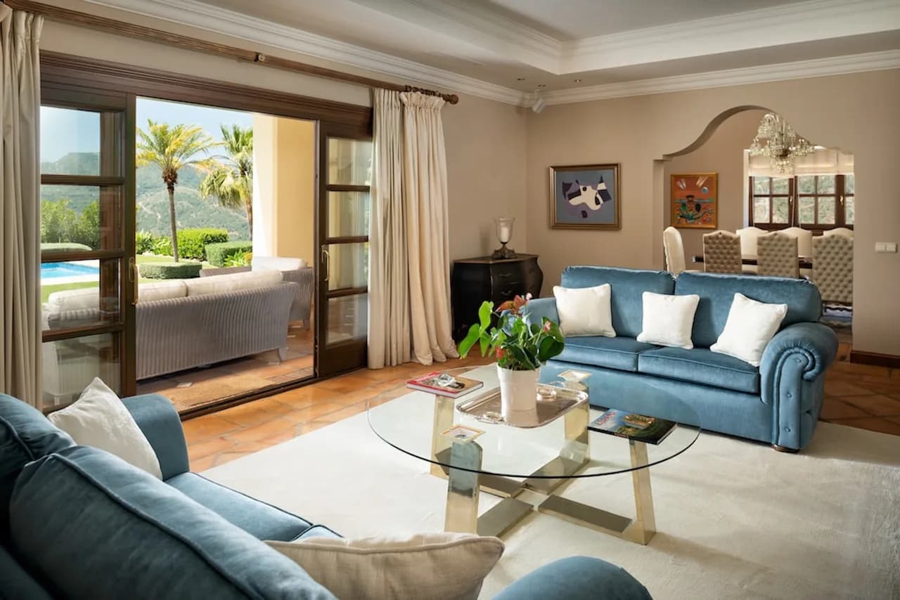 Prime Elegant Villa in Spain's Private Residences photo 4