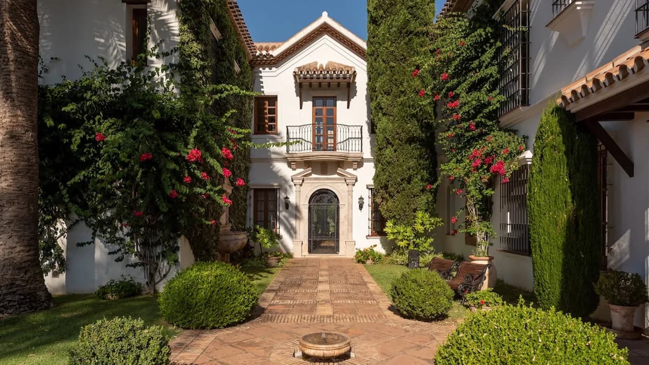 Rejuvenating Villa with Views over the Malaga Bay photo 2