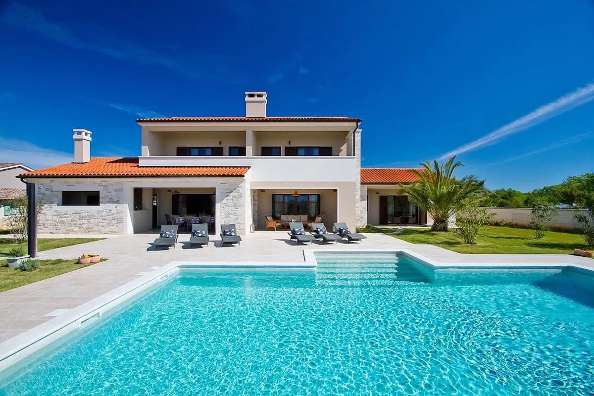 Stunning Villa with Pool and Mediterranean Garden