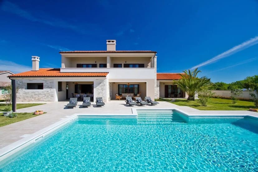 Stunning Villa with Pool and Mediterranean Garden