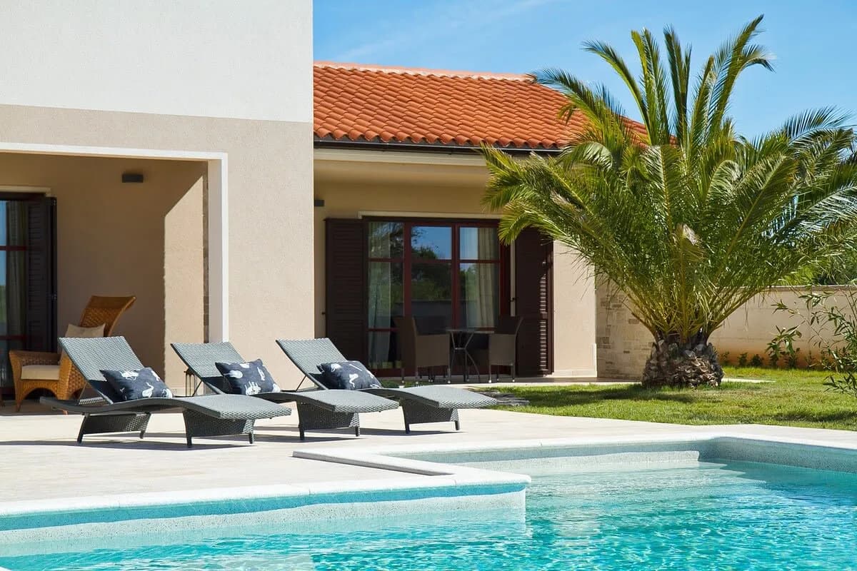 Stunning Villa with Pool and Mediterranean Garden photo 2