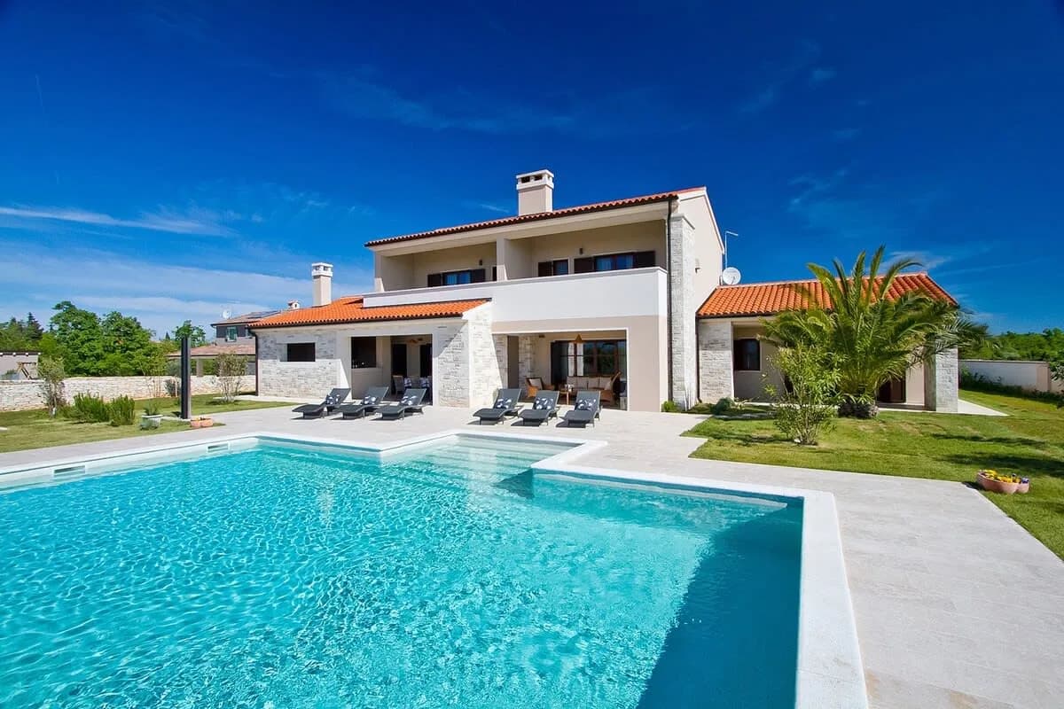 Stunning Villa with Pool and Mediterranean Garden photo 4