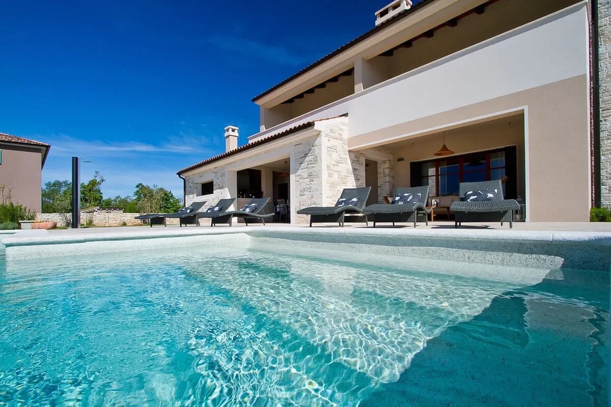 Stunning Villa with Pool and Mediterranean Garden photo 5