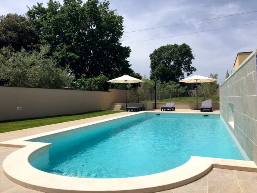 Pula's Prime Villa with Deluxe Pool and Garden